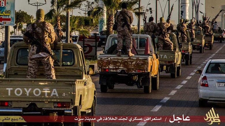 بالصور.."داعش" في استعراض للقوة بشوارع ليبيا B-JwK5ACcAAG6uX