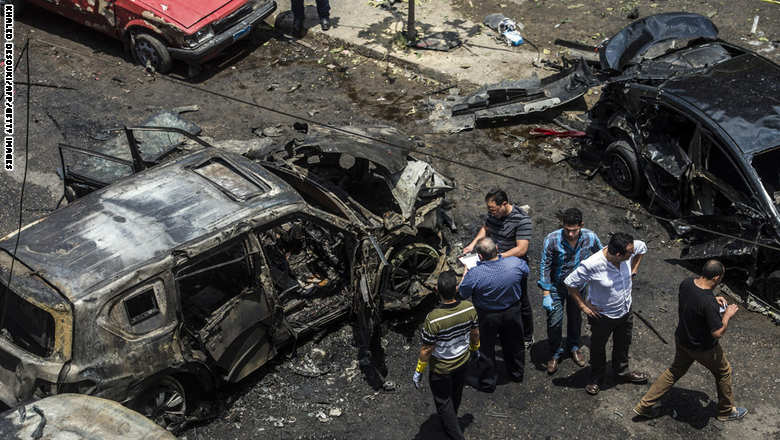 وفاة النائب العام المصري متأثرا بإصابته في تفجير استهدف موكبه بالقاهرة GettyImages-478959110