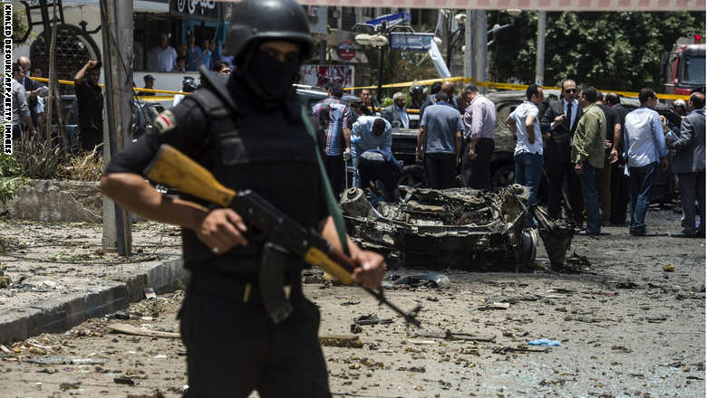 وفاة النائب العام المصري متأثرا بإصابته في تفجير استهدف موكبه بالقاهرة GettyImages-478959132