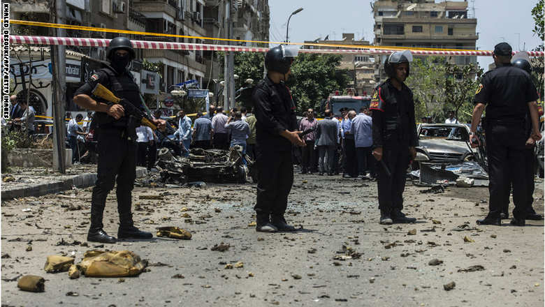 وفاة النائب العام المصري متأثرا بإصابته في تفجير استهدف موكبه بالقاهرة GettyImages-478959740