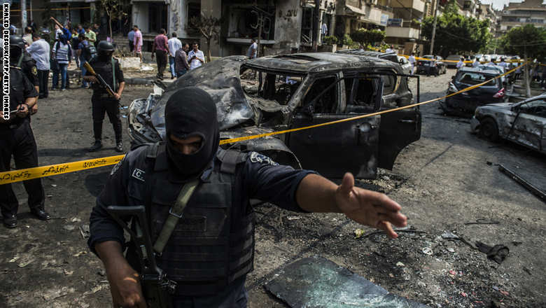 وفاة النائب العام المصري متأثرا بإصابته في تفجير استهدف موكبه بالقاهرة GettyImages-478969078_0