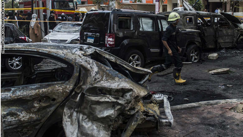 وفاة النائب العام المصري متأثرا بإصابته في تفجير استهدف موكبه بالقاهرة GettyImages-478972626