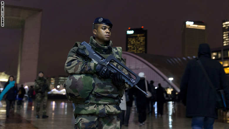 فرنسا: إطلاق نار في عدة مناطق من باريس وانفجار قرب ملعب فرنسا شمالي العاصمة - صفحة 5 GettyImages-498616732
