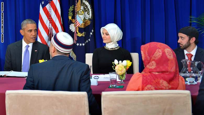 بالصور.. أوباما في مسجد أمريكي لأول مرة: استهداف الإسلام هو استهداف لكل الأديان