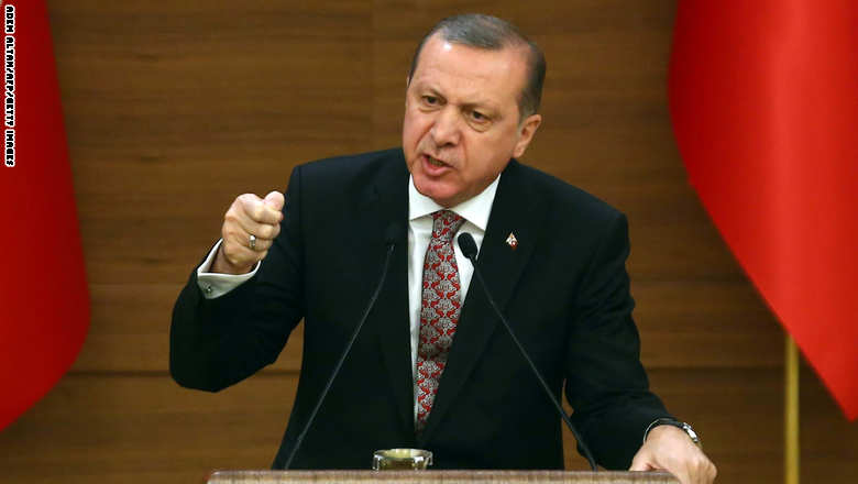 رأي: أردوغان يواجه احتمال فشل سياسته بسوريا فكيف سيرد "السلطان" على محاولة تطويقه؟ GettyImages-509337172
