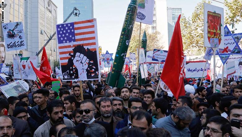 ترامب: إيران تلعب بالنار.. وظريف: لن نبادر بالحرب