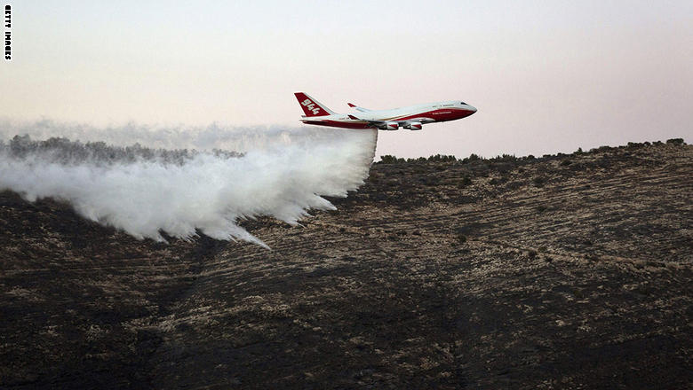 الطائرة سوبر تانكر : الأمريكية تشارك في إطفاء حرائق إسرائيل .. واعتقال 10 فلسطينيين GettyImages-625900556