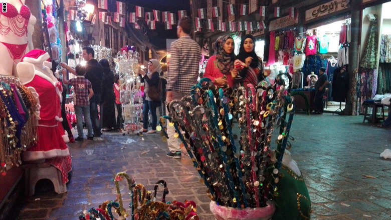 سوق "الحميدية" في دمشق عند الساعه الثانية بعد منتصف الليل IMG_20150715_014106