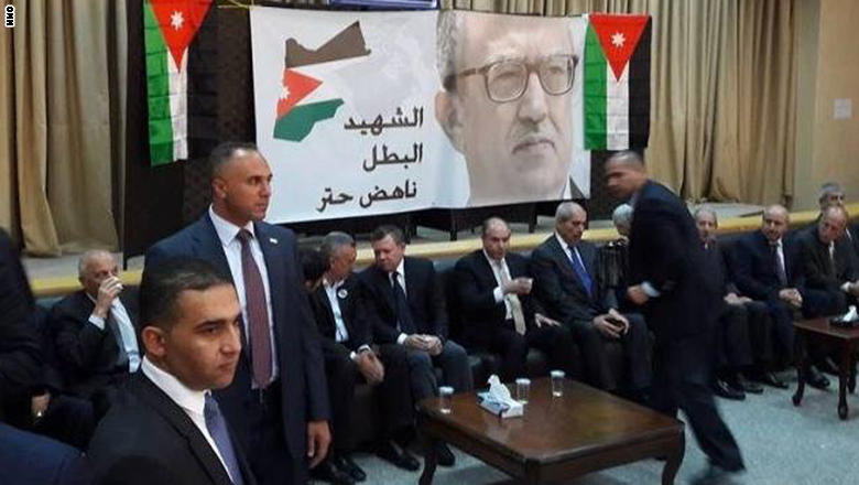 العاهل الأردني يعزي أسرة ناهض حتر