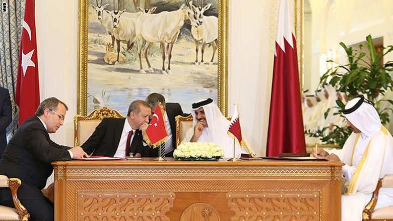 أردوغان في الدوحة لتوقيع عدة اتفاقيات اقتصادية وعسكرية QNA_Emir_Turkey_02122055-%2828%29