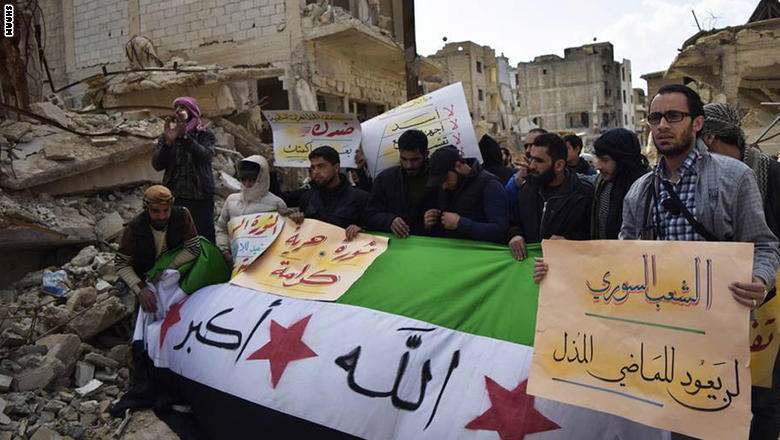 بالصور: المظاهرات تعود بسوريا قبل الذكرى السادسة للثورة والمطالب لم تتغير.. رحيل الأسد