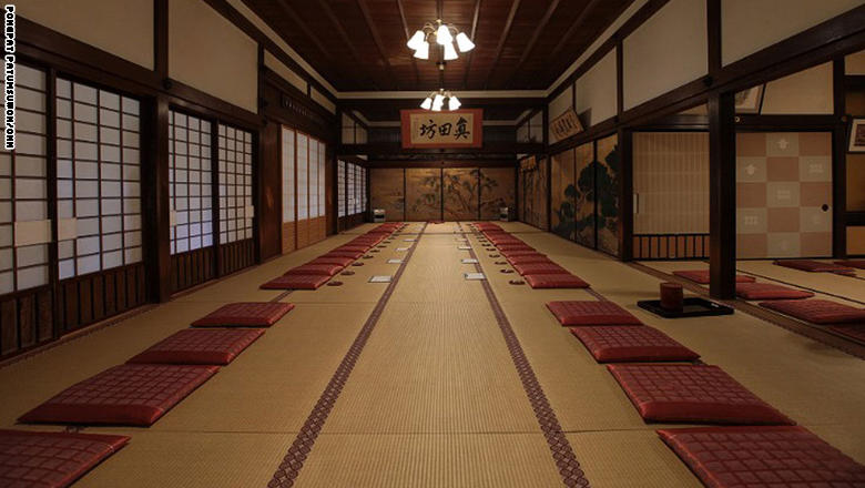 تعرّف إلى الديانة التي كانت محرمة على النساء 