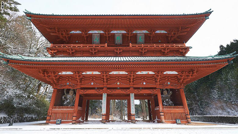 تعرّف إلى الديانة التي كانت محرمة على النساء 