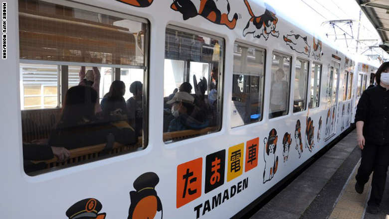 اليابان تودع القطة تاما ناظرة محطة القطار Untitled-4_4
