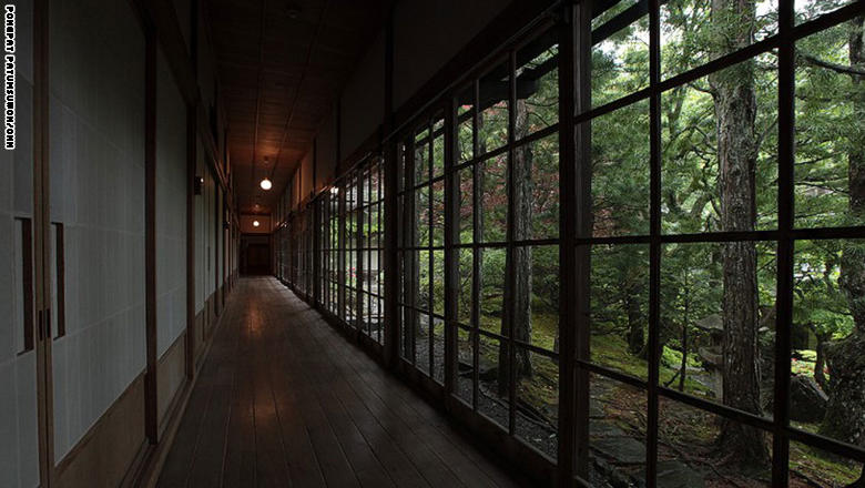 تعرّف إلى الديانة التي كانت محرمة على النساء 