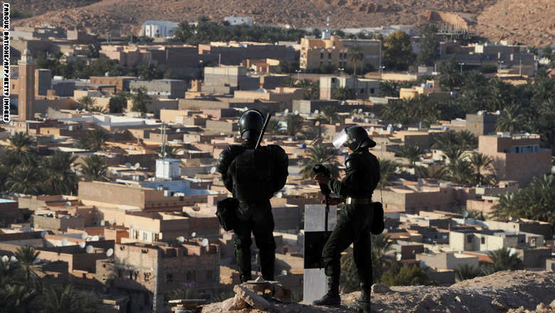 الجزائر : مقتل 4 من عناصر الدفاع الذاتي بكمين نصبه "إرهابيون" في باتنة Algeria.police_2