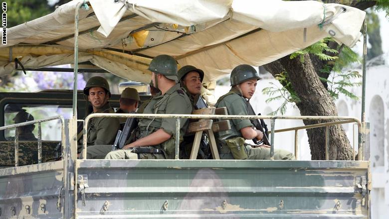 الداخلية التونسية تُعلن الكشف عن مخزن أسلحة على الحدود الليبية يحتوي قاذفات صواريخ