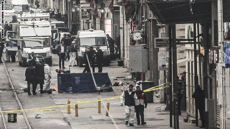 إطلاق نار وتفجير قنبلتين.. هجوم على مطار أتاتورك يخلّف 28 قتيلًا على الأقل