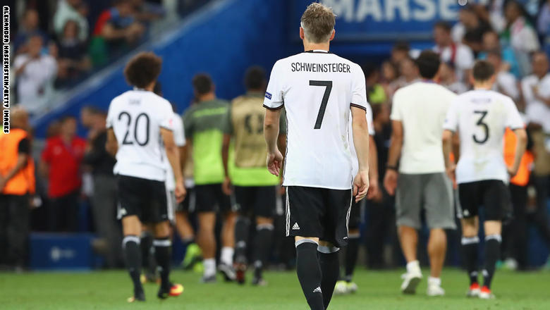 شفاينشتايغر يعتزل دوليا.. ولاعبو ألمانيا يشكرون "الأسطورة" على 120 مباراة