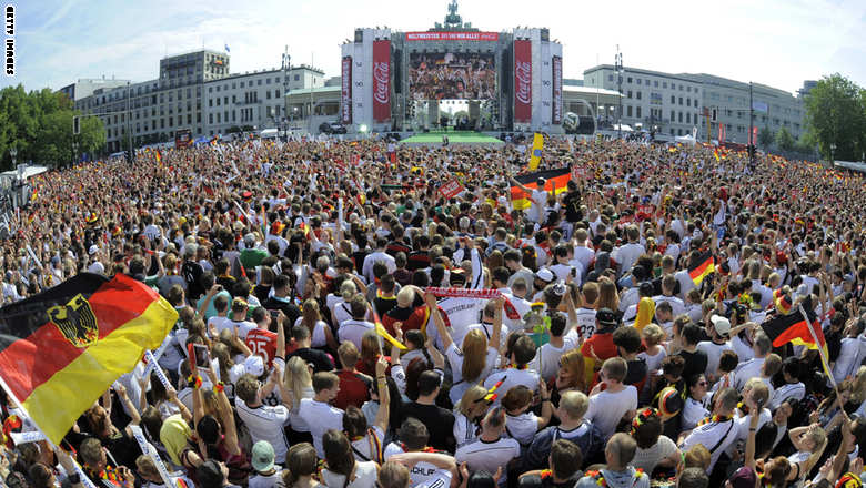 بالصور.. نحو مليون ألماني يخصون أبطال العالم باستقبال تاريخي Berlin2