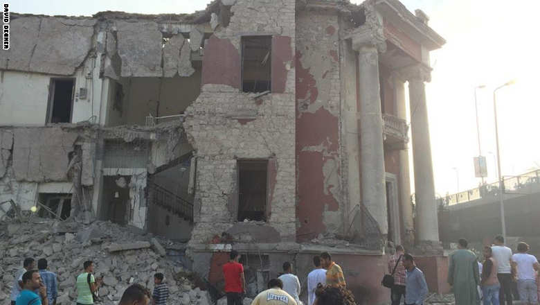 انفجار سيارة مفخخة قرب القنصلية الإيطالية بالقاهرة Cairo%20embassy