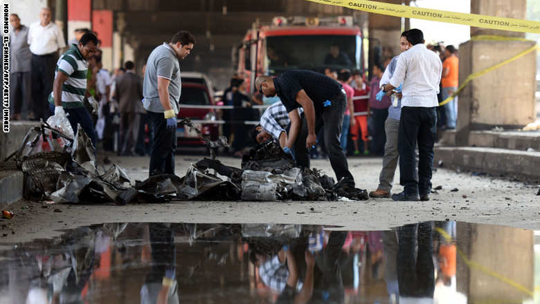 انفجار سيارة مفخخة قرب القنصلية الإيطالية بالقاهرة Cairo.bomb2_