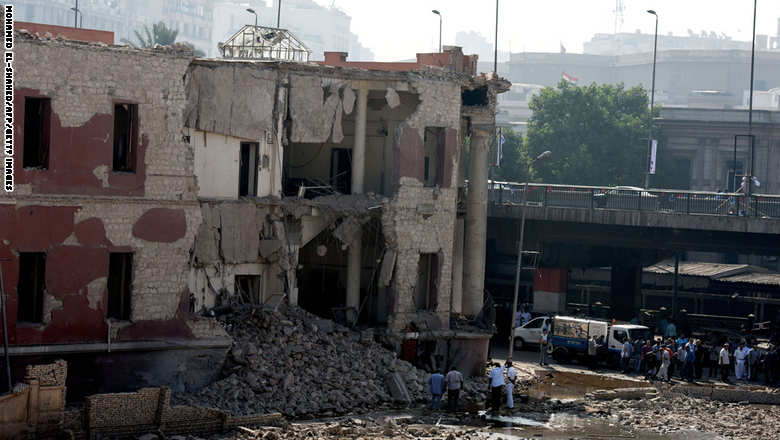 انفجار سيارة مفخخة قرب القنصلية الإيطالية بالقاهرة Cairo.bomb4_