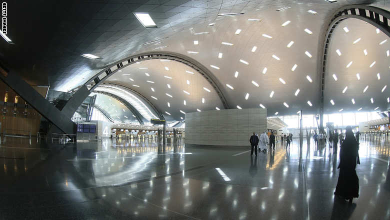 مطار الدوحة الجديد الذي تكلف 15 مليار دولار يستقبل أول رحلة