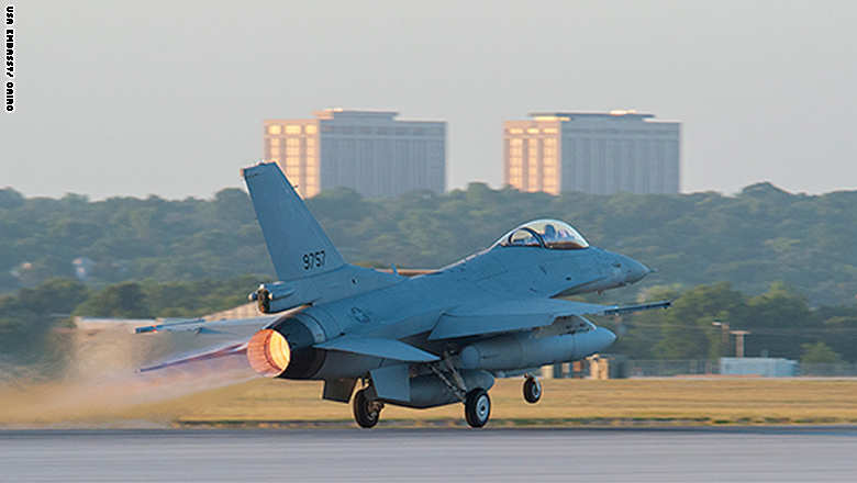 مصر تعلن نهاية أكتوبر موعداً لاستلام 4 مقاتلات "إف – 16" من الولايات المتحدة F16%20a