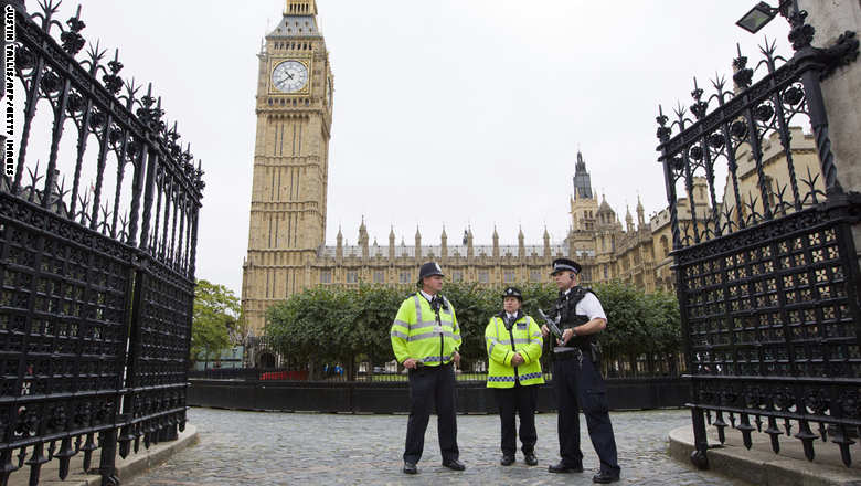 بريطانيا: اعتقال 4 مشتبهين بالإرهاب في حملة مداهمات بلندن