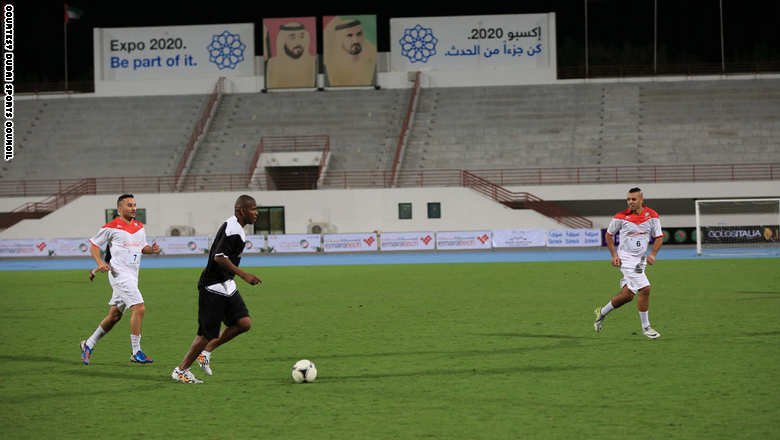 مارادونا يشارك في الإمارات في أطول مباراة في تاريخ كرة القدم
