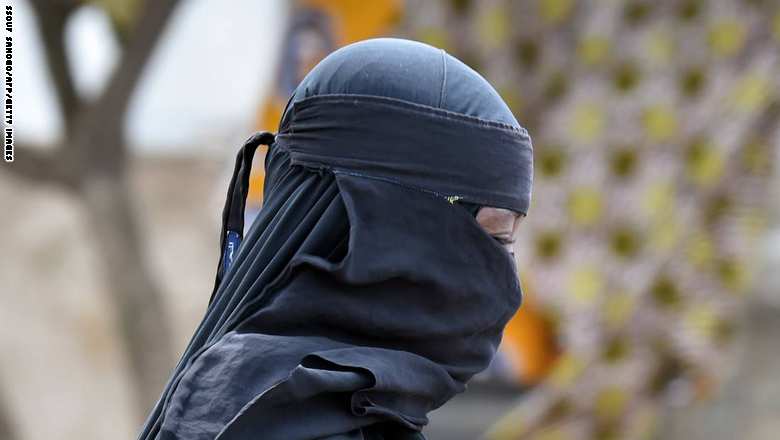 إلقاء القبض على "أم الزهراء".. الفرنسية التي تزوّج مقاتلي "داعش" من أوروبيات Niqabs