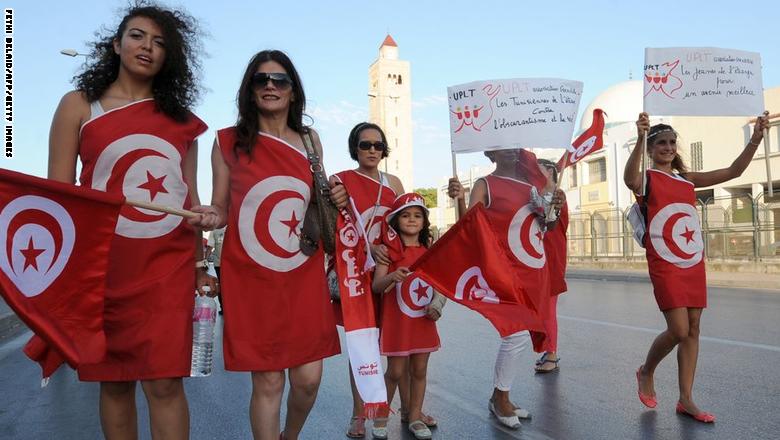 تشبيه التونسيات بالإيرانيات في "فرض" ارتداء الحجاب يثير احتجاجا في تونس