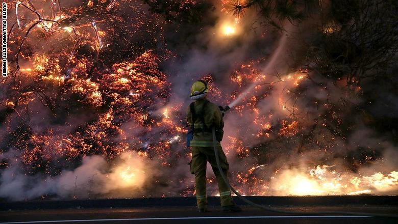 حرائق غابات في تينيسي الأمريكية تتسبب في إجلاء آلاف السكان وتحطم المباني Wildfire_2
