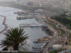 ميناء وهران الذي تُصدّر الجزائر منه كميات كبيرة من النفط