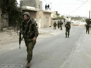 قوات إسرائيلية تقوم بدورية