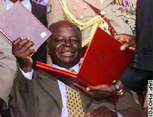 كيباكي يفوز بفترة رئاسية جديدة في كينيا