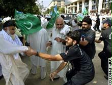 الأوضاع الأمنية في باكستان تراجعت بعد اغتيال بوتو ومع اقتراب موعد الانتخابات البرلمانية