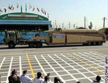 إيران تستعرض قوتها العسكرية رغم العقوبات