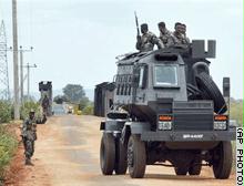 الجيش السريلانكي يطارد متمردي التاميل في شمال وشرق الجزيرة