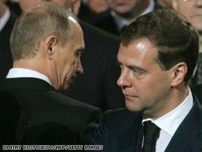ميدفيديف يمهد الطريق لإعادة بوتين إلى الكرملين