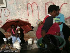 فقراء زيمبابوي يسقطون فريسة لأوبئة الكوليرا والإيدز
