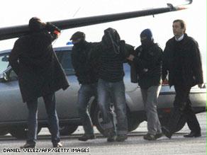 السلطات الفرنسية تعتقل أحد قادة حركة إيتا الانفصالية التي تشن هجماتها داخل أسبانيا