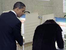 أوباما وزوجته ميشيل يدليان بأصواتهما خلال تصويت ''الثلاثاء الكبير'' الأسبوع الماضي