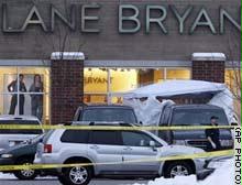 الشرطة فرضت طوقاً أمنياً أمام متجر ''لان بريانت'' في إطار جهودها للبحث عن القاتل المجهول