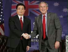 الرئيس الصيني في صورة أرشيفية مع بوش