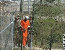يتهم المعتقلون الحكومة البريطانية بالضلوع في احتجازهم غير المشروع في غوانتانامو