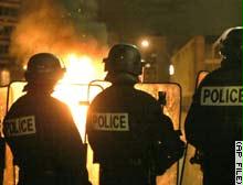 قوات الشرطة الفرنسية فشلت في منع أعمال شغب خلال المظاهرات السلمية للطلبة