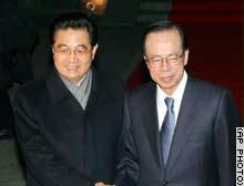 صورة من الارشيف للقاء سابق بين الرئيس الصيني ورئيس الحكومة الياباني