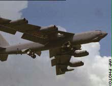 قاذفة من طراز B-52 مشابهة للطائرة التي أثارت قلقاً حول معايير الأمان المتبعة بسلاح الجو الأمريكي